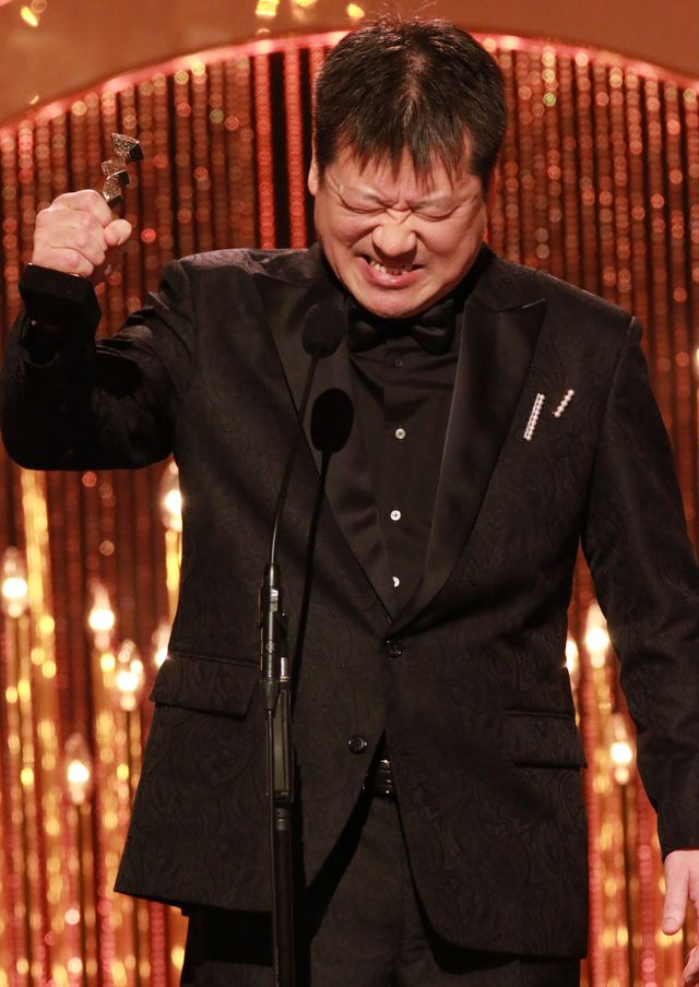 最優秀助演男優賞にガッツポーズ！『爆弾』でスズキタゴサクを演じた佐藤二朗