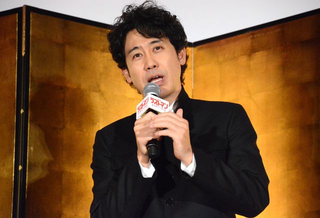 『映画ラストマン -FIRST LOVE-』新春ファースト舞台挨拶に登壇した大泉洋