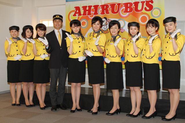 藤原紀香、タイトスカートのバスガイド衣装！フォトギャラリー：フォトギャラリー