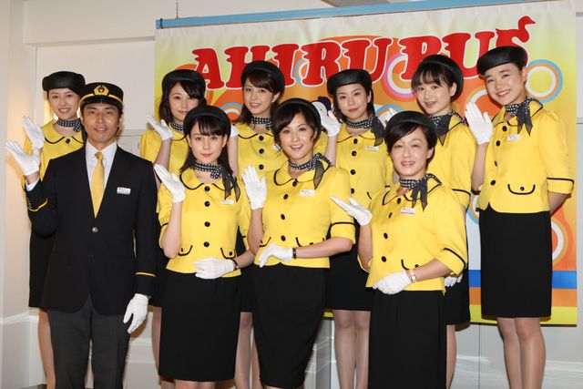 藤原紀香、タイトスカートのバスガイド衣装！フォトギャラリー（8枚目）