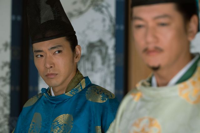 道兼がブチ切れ！兼家に衝撃の一言「光る君へ」第14回場面写真（11枚目）