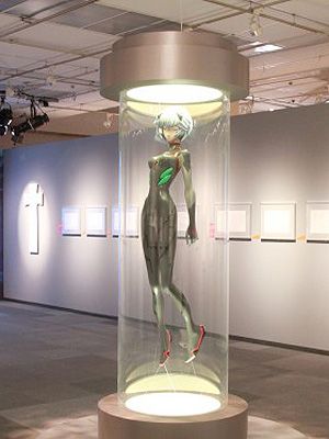 「エヴァンゲリオン展」に展示されている等身大の綾波レイフィギュア
