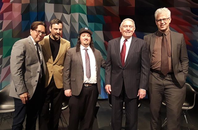 （左から）モーガン・ペーム、ディラン・バンク、ダニエル・ディマウロ、ダン・ラザー、映像博物館のディレクターのデヴィッド・シュワルツ