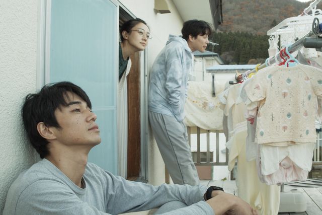 東出昌大＆奈緒が夫婦役…『草の響き』ティザービジュアル＆場面カット：フォトギャラリー