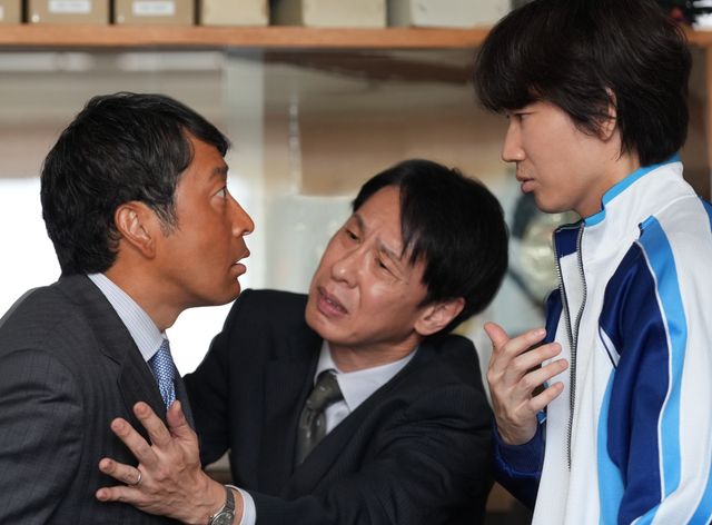 小学生に体罰…綾野剛、柴咲コウ、亀梨和也共演『でっちあげ』場面写真＜10点＞（3枚目）