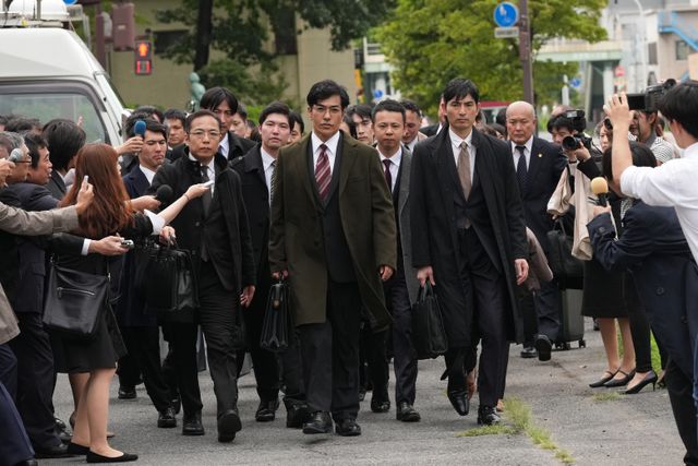 小学生に体罰…綾野剛、柴咲コウ、亀梨和也共演『でっちあげ』場面写真＜10点＞（8枚目）