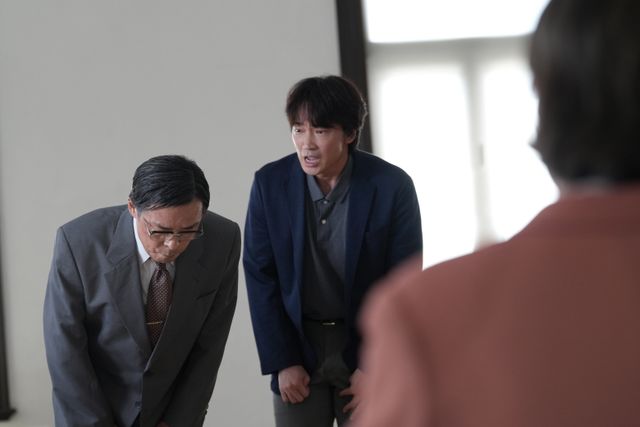 小学生に体罰…綾野剛、柴咲コウ、亀梨和也共演『でっちあげ』場面写真＜10点＞（9枚目）