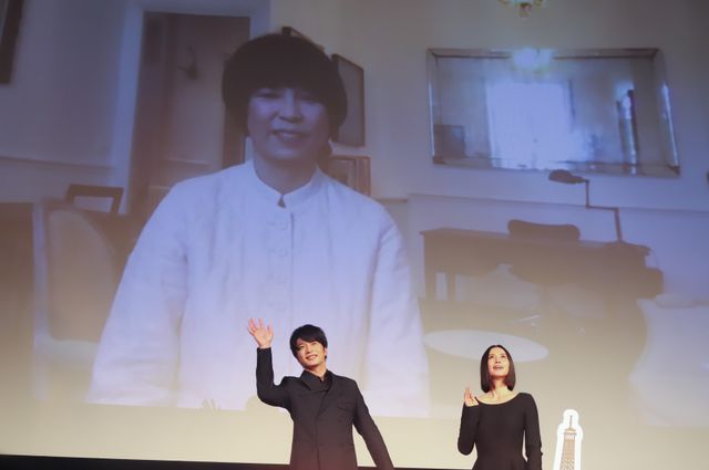 田中圭＆中谷美紀が原作者・原田マハとトーク！『総理の夫』東京・パリ2都市生中継舞台あいさつ：フォトギャラリー