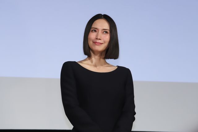 田中圭＆中谷美紀が原作者・原田マハとトーク！『総理の夫』東京・パリ2都市生中継舞台あいさつ（3枚目）