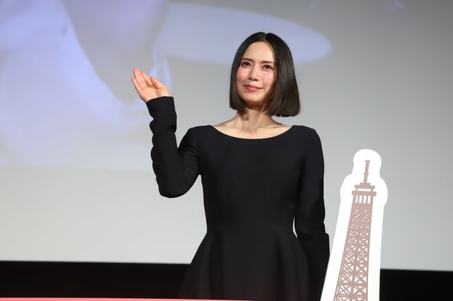 田中圭＆中谷美紀が原作者・原田マハとトーク！『総理の夫』東京・パリ2都市生中継舞台あいさつ（8枚目）