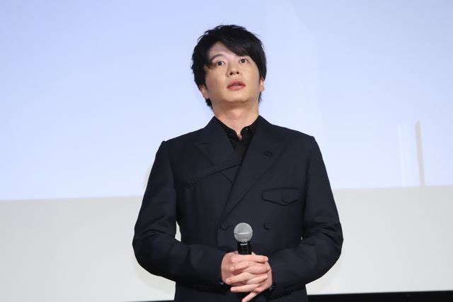 田中圭＆中谷美紀が原作者・原田マハとトーク！『総理の夫』東京・パリ2都市生中継舞台あいさつ（9枚目）