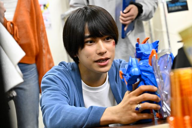 消えたニジゴン、行き先は…「仮面ライダーガッチャード」第41話場面カット：フォトギャラリー