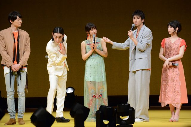 菅田将暉×土屋太鳳がランウェイに！『となりの怪物くん』イベント（14枚目）