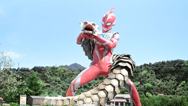 「ウルトラマンオメガ」ゴモラ相手にオメガ＆トライガロン共闘！8月放送回の場面写真（2枚目）