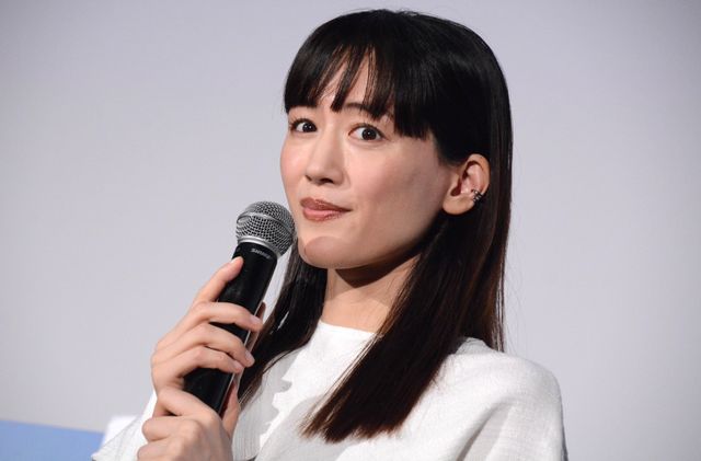 綾瀬はるか、純白衣装で登壇『箱の中の羊』舞台挨拶（5枚目）