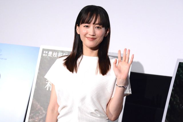 綾瀬はるか、純白衣装で登壇『箱の中の羊』舞台挨拶（10枚目）