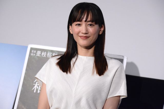 綾瀬はるか、純白衣装で登壇『箱の中の羊』舞台挨拶（11枚目）