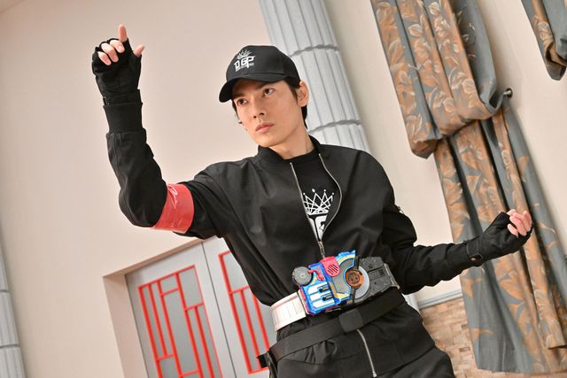 忍成修吾がギロリ再演！「ギーツエクストラ　仮面ライダーパンクジャック」場面写真（3枚目）