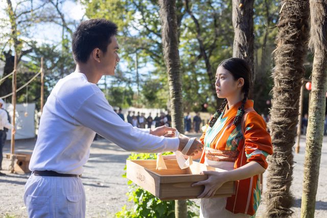 北村匠海が演じる柳井嵩と、今田美桜が演じる主人公・朝田のぶ