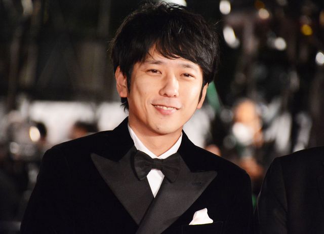 二宮和也、タキシード姿がかっこよすぎ！東京国際映画祭レッドカーペット登場（3枚目）