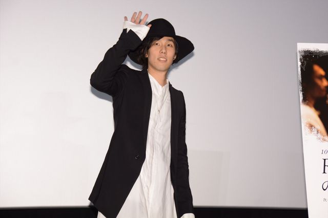 役者としてではないステージに安堵の表情を浮かべた野田洋次郎