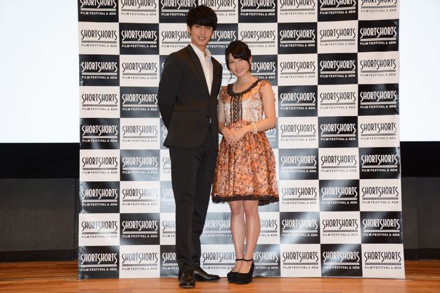 AKB48横山由依＆大野拓朗、ラブラブ!? 舞台あいさつフォトギャラリー（5枚目）