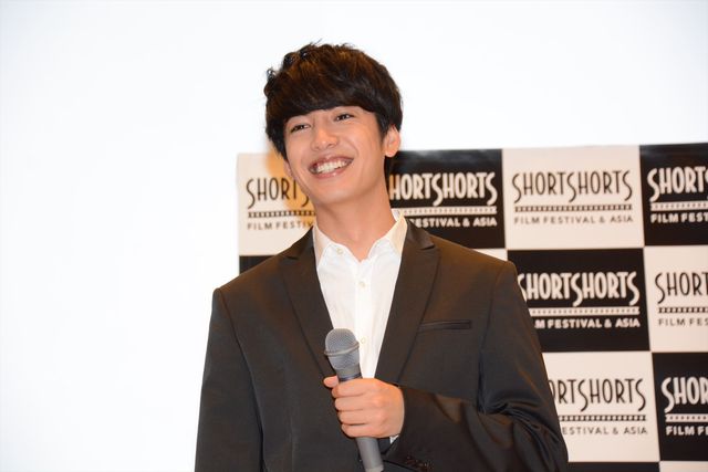 AKB48横山由依＆大野拓朗、ラブラブ!? 舞台あいさつフォトギャラリー（9枚目）