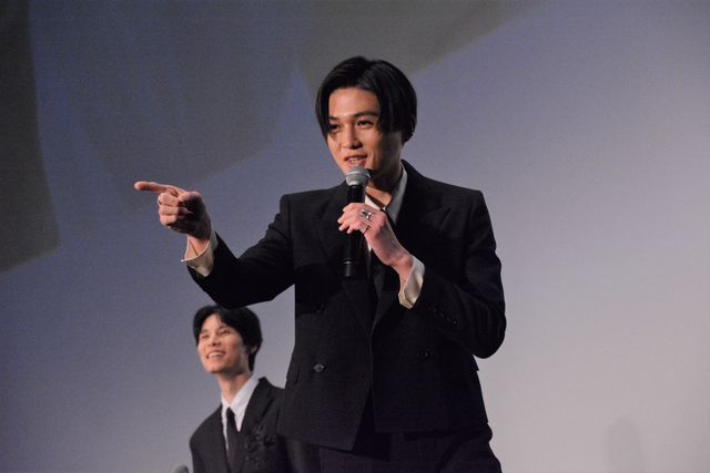 八木勇征の長い脚…！萩原利久と仲良く『美しい彼』ギャラクシー賞受賞記念イベント登壇（13枚目）