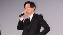 八木勇征の長い脚…!萩原利久と仲良く『美しい彼』ギャラクシー賞受賞記念イベント登壇