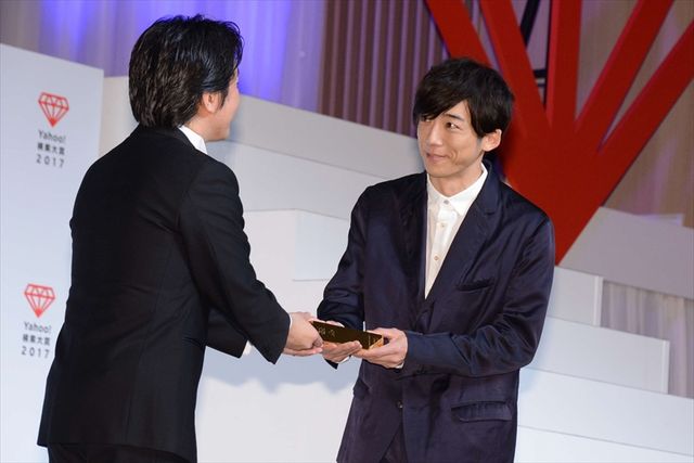 高橋一生がこ～んな笑顔に！「Yahoo!検索大賞 2017」発表会（20枚目）