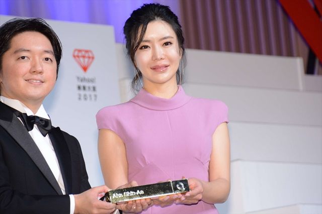 高橋一生がこ～んな笑顔に！「Yahoo!検索大賞 2017」発表会（25枚目）