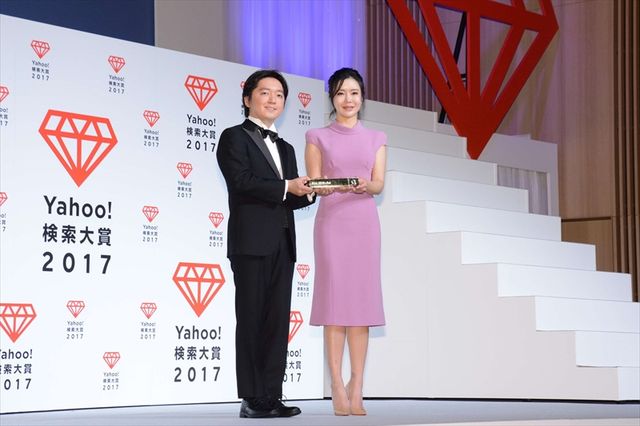高橋一生がこ～んな笑顔に！「Yahoo!検索大賞 2017」発表会（26枚目）