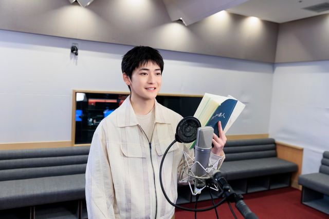 高橋文哉＆天海祐希、東野圭吾原作のアニメ映画『クスノキの番人』アフレコ姿が公開！：フォトギャラリー