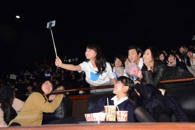 野村周平＆平祐奈らが、観客と自撮り！『サクラダリセット　前篇』完成披露試写会フォトギャラリー（3枚目）