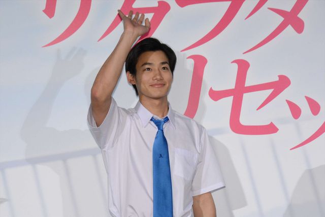 野村周平＆平祐奈らが、観客と自撮り！『サクラダリセット　前篇』完成披露試写会フォトギャラリー（10枚目）