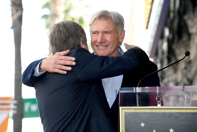 抱き合うマーク・ハミル＆ハリソン・フォード：フォトギャラリー