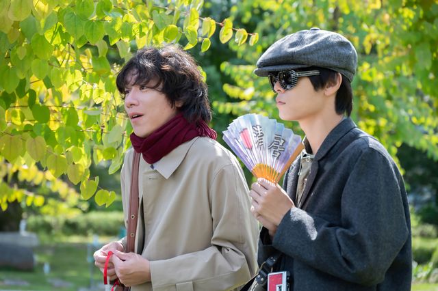 至近距離の平良と清居「美しい彼」シーズン2 第2話場面カット（3枚目）