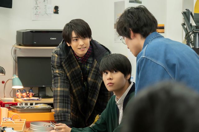 至近距離の平良と清居「美しい彼」シーズン2 第2話場面カット（7枚目）