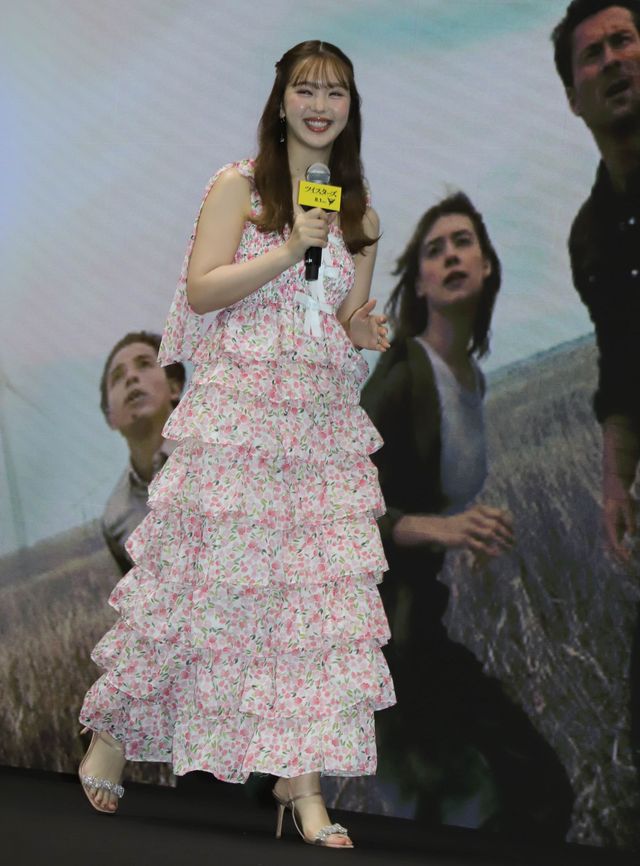 爆風で衣装が！とにかく明るい安村がパンイチになるまで（8枚目）