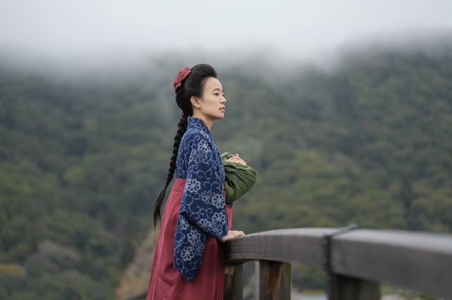 【画像7枚】朝ドラ「ブラッサム」珠（石橋静河）は清治（渡部篤郎）に従って…第8回場面写真：フォトギャラリー