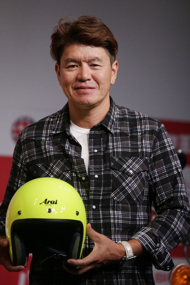 ヒロミ、ヘルメットを脇に今後を語る！フォトギャラリー：フォトギャラリー