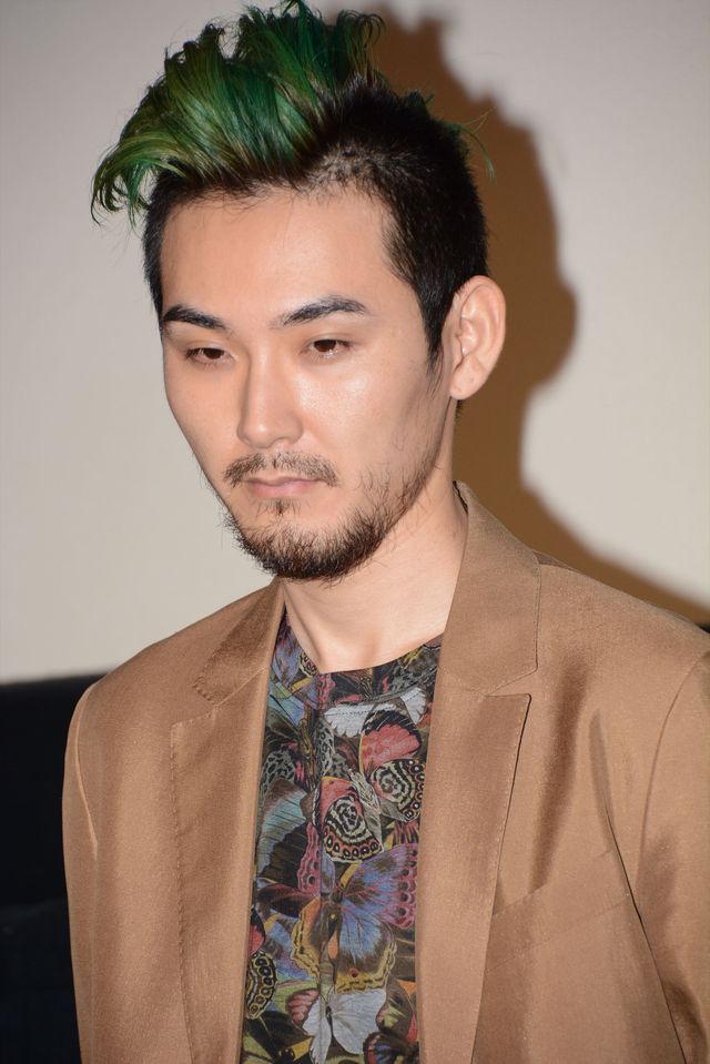 松田龍平が緑のモヒカンに！フォトギャラリー（2枚目）