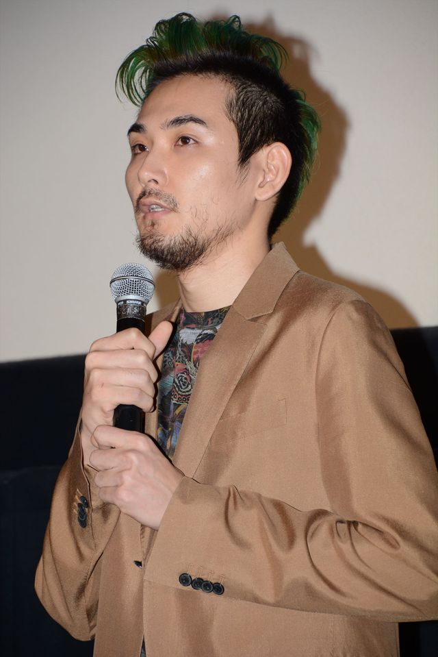 松田龍平が緑のモヒカンに！フォトギャラリー（3枚目）