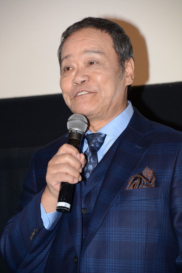 松田龍平が緑のモヒカンに！フォトギャラリー（8枚目）