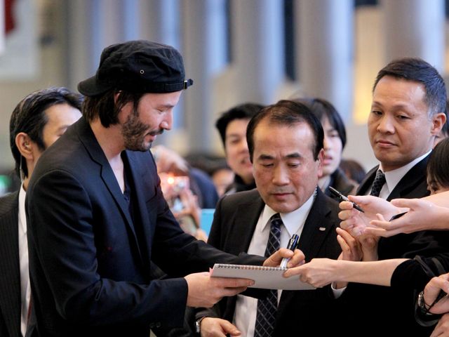 激太り報道があったキアヌ・リーヴス、やせた体型に元通り!!　成田空港には500人のファンがお出迎え!!　画像ギャラリー（2枚目）