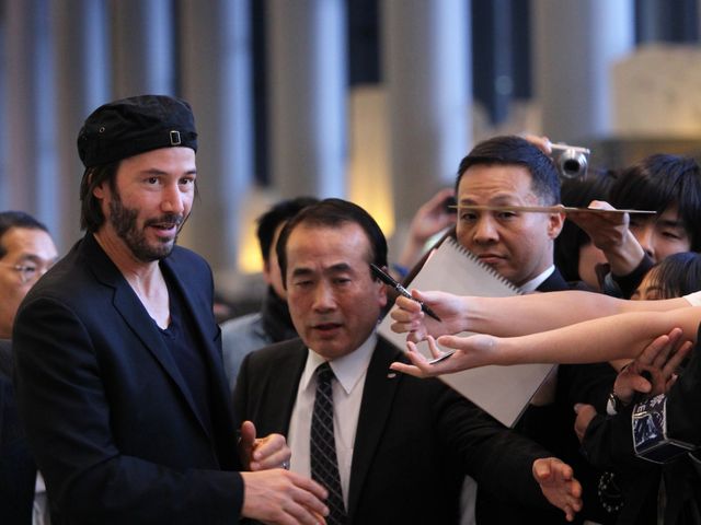激太り報道があったキアヌ・リーヴス、やせた体型に元通り!!　成田空港には500人のファンがお出迎え!!　画像ギャラリー（10枚目）