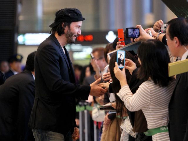激太り報道があったキアヌ・リーヴス、やせた体型に元通り!!　成田空港には500人のファンがお出迎え!!　画像ギャラリー（15枚目）