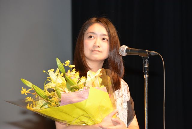 能年玲奈、キティちゃんとハグ！フォトギャラリー（7枚目）