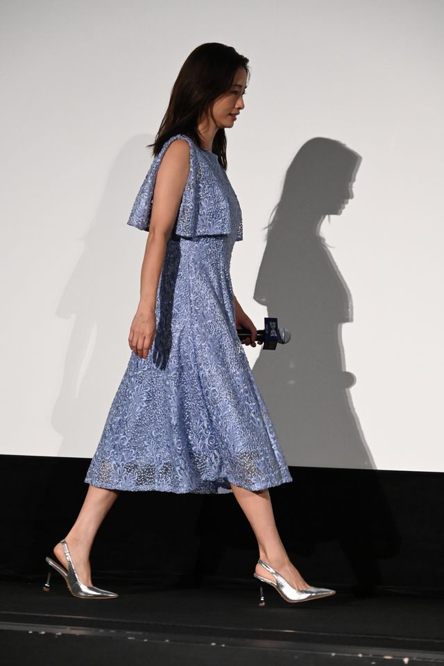 上戸彩、チラリ肩見せ 美麗ドレス披露『沈黙の艦隊　北極海大海戦』初日舞台挨拶（2枚目）