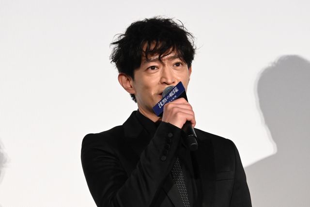 上戸彩、チラリ肩見せ 美麗ドレス披露『沈黙の艦隊　北極海大海戦』初日舞台挨拶（13枚目）